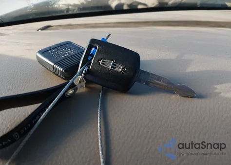 2006 Lincoln Town Car Signature z USA, uszkodzony, nr VIN 1LNHM81V56Y647516